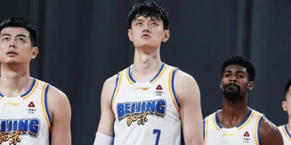 电竞比分网-曾凡博醒不了了？无持球+三分罚球效率低下，末节仍在持续犯错！