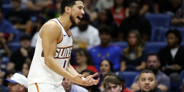 score电竞-错失关键球！布克21中9得到27分3助 关键时刻面对伊森单挑三不沾